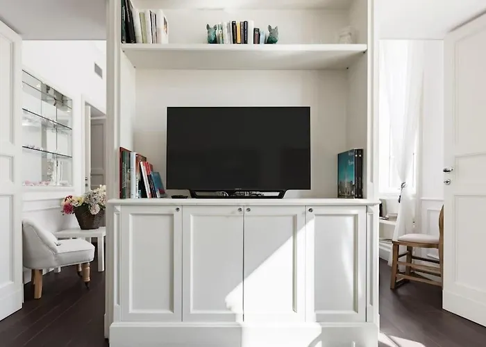 Apartamento Re-imagined In Historical Building