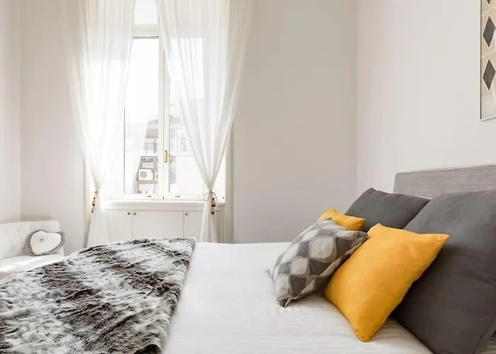 Apartamento Re-imagined In Historical Building *